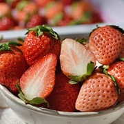 苗栗大湖 夢幻雙色草莓寶盒