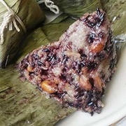 十足古早味! 紫米肉粽