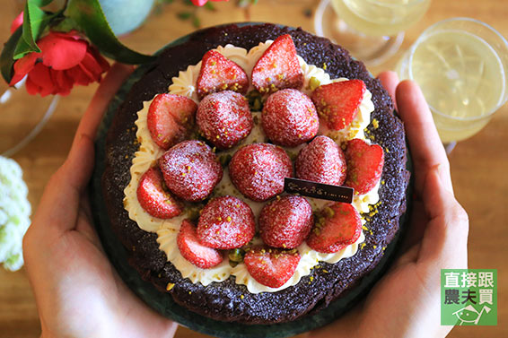 奢華純粹！草莓半熟巧克力米蛋糕