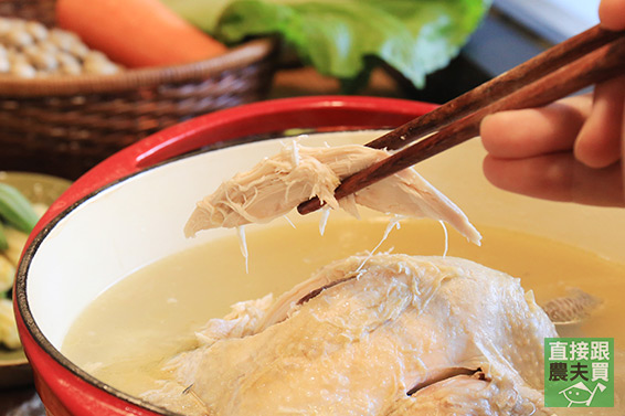 蒜香味濃！蒜頭土雞湯